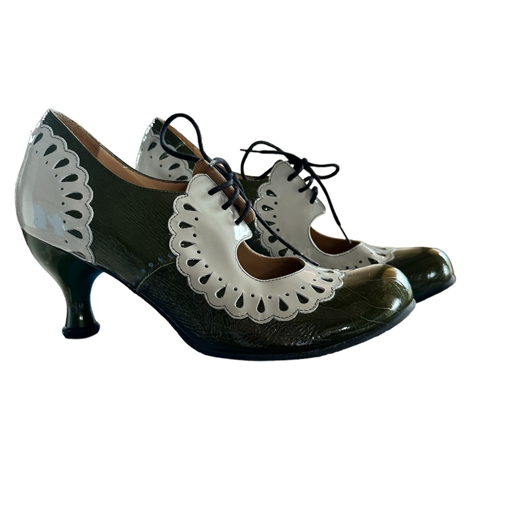John Fluevog Olive Green Lottie Deno Bellevue Lace up shoe. Size 10.L